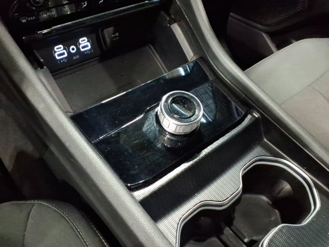 Used 2024 Jeep Grand Cherokee L Laredo w/ Luxury Tech Group I AWD/4WD image 16