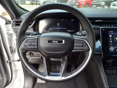 Used 2023 Jeep Grand Cherokee Altitude AWD/4WD image 19