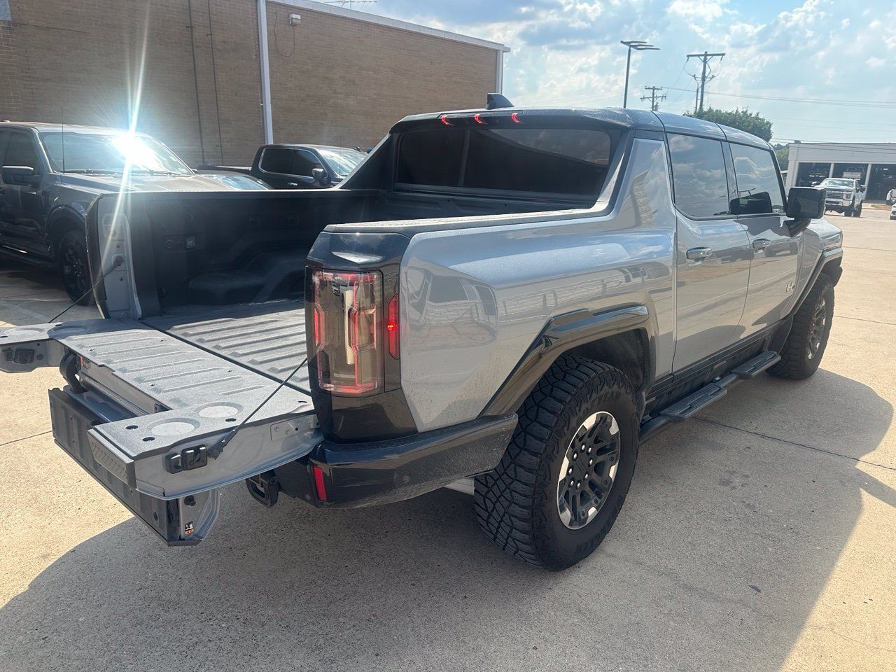 Used 2024 GMC Hummer EV 2X w/ Extreme Off-Road Package AWD/4WD image 7