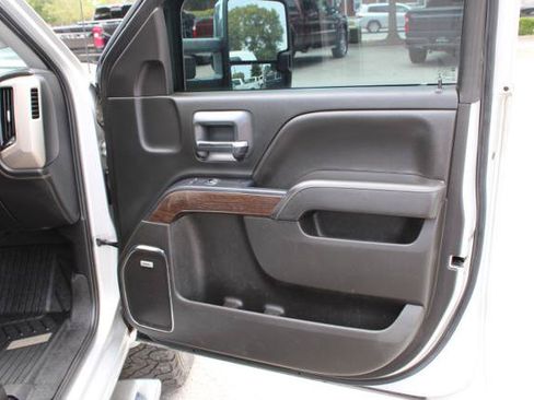 Used 2019 GMC Sierra 2500 Denali w/ Duramax Plus Package AWD/4WD image 38