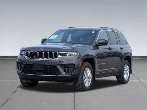 Certified 2025 Jeep Grand Cherokee Laredo X w/ Luxury Tech Group I AWD/4WD image 10