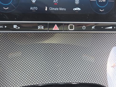 Used 2025 Mercedes-Benz GLC 300 image 30