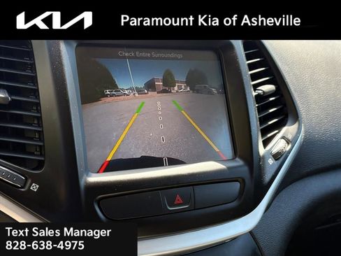 Used 2018 Jeep Cherokee Latitude Plus FWD image 10