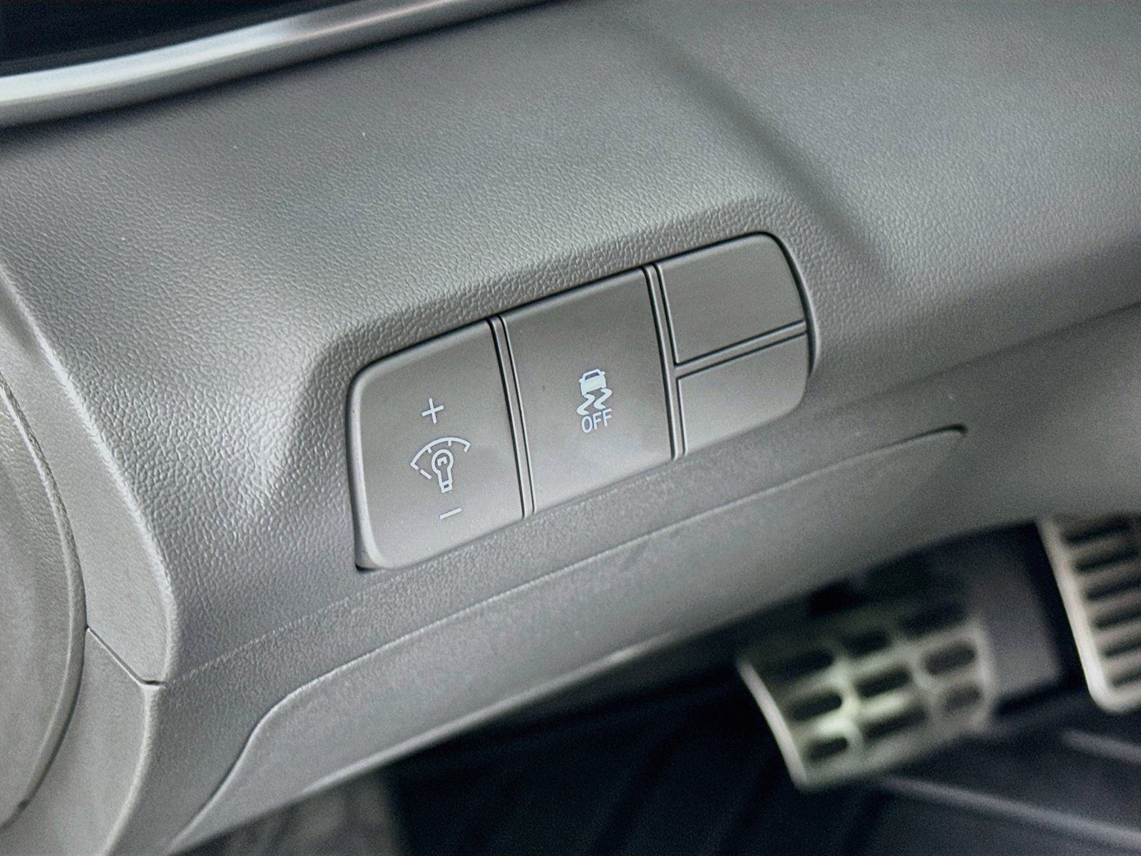 Used 2025 Hyundai Elantra Sport FWD image 10