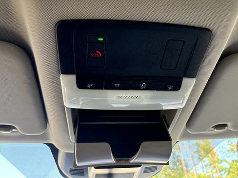 Certified 2023 Nissan Rogue SV FWD image 32