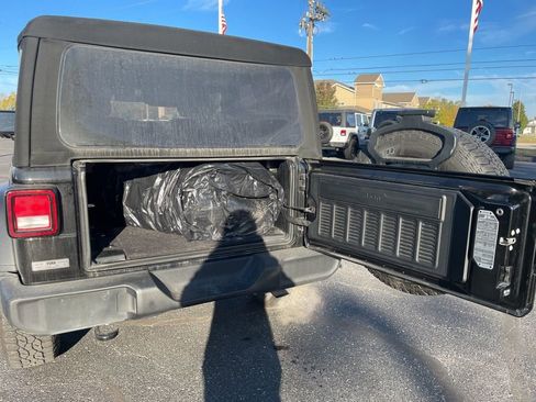 Used 2024 Jeep Wrangler Sport S image 33