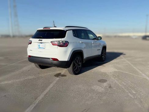 New 2026 Jeep Compass Latitude image 11