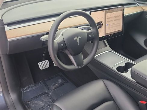 Used 2023 Tesla Model Y Long Range image 21