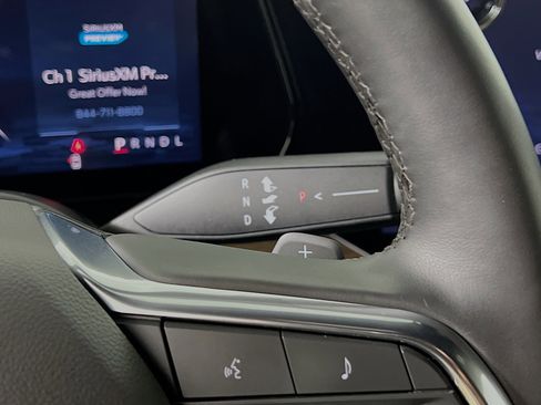 Used 2025 Chevrolet Suburban High Country image 24