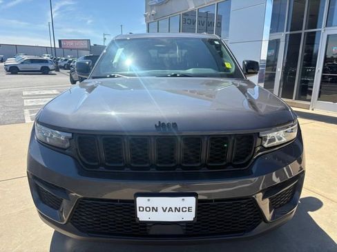 Used 2022 Jeep Grand Cherokee Altitude image 9