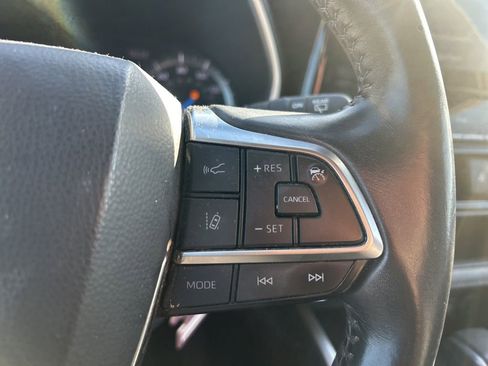 Used 2020 Toyota Highlander XLE image 28