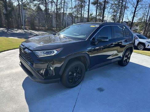 Used 2021 Toyota RAV4 XLE image 5