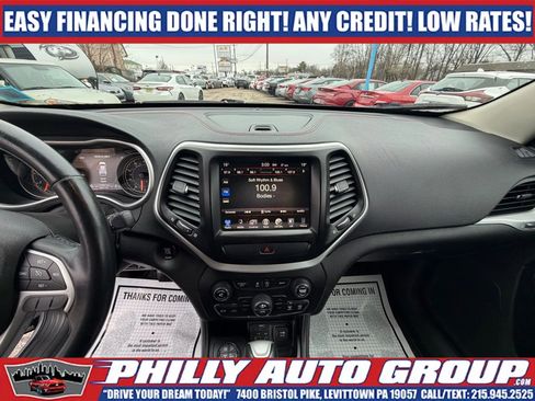 Used 2016 Jeep Cherokee Trailhawk w/ Comfort & Convenience Group AWD/4WD image 12
