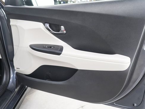 Used 2020 Hyundai Veloster Turbo Ultimate FWD image 11