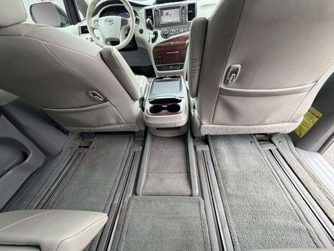Used 2014 Toyota Sienna XLE w/ XLE Premium Package image 16