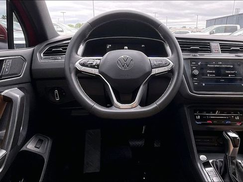 Used 2022 Volkswagen Tiguan SE image 7