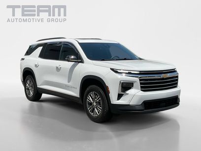 Used 2024 Chevrolet Traverse LT w/ Enhanced Driving Package
