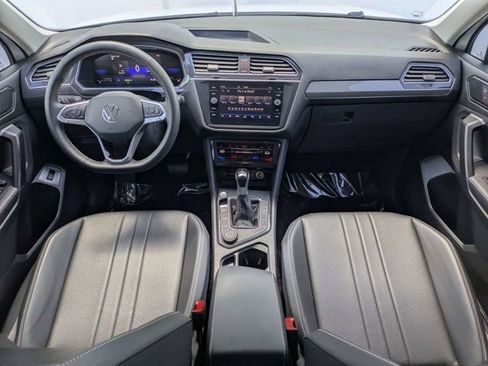 Used 2024 Volkswagen Tiguan SE AWD/4WD image 16