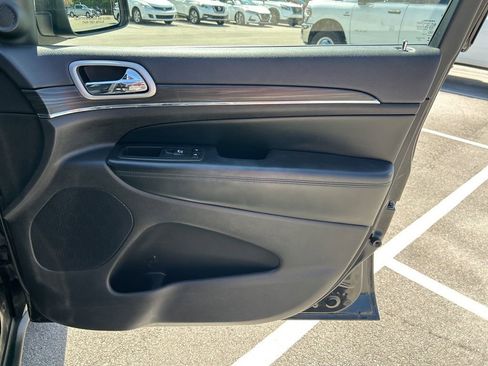 Used 2019 Jeep Grand Cherokee Limited w/ Luxury Group II image 41