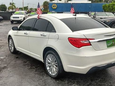 Used 2011 Chrysler 200 Limited image 2