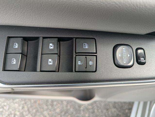 Used 2016 Toyota Camry XLE FWD image 10