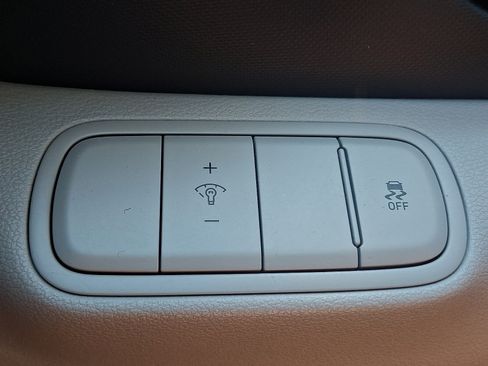 Used 2025 Hyundai Venue SEL FWD image 27