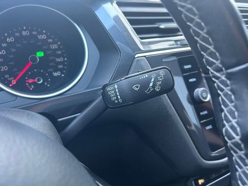 Used 2021 Volkswagen Tiguan SE R-Line image 23