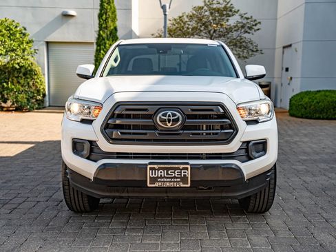Used 2018 Toyota Tacoma SR w/ SR Convenience Package RWD image 2