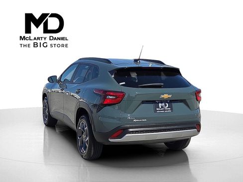 Used 2025 Chevrolet Trax LT image 4