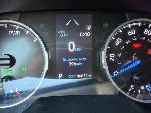 Used 2021 Toyota RAV4 XLE w/ Convenience Package AWD/4WD image 11