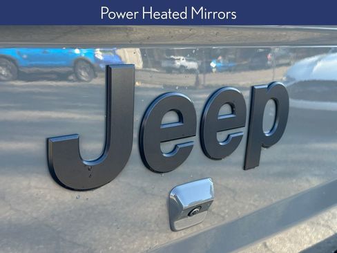 Used 2021 Jeep Gladiator Willys image 21