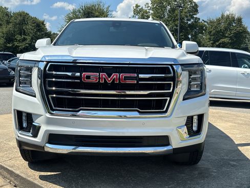 Used 2021 GMC Yukon XL SLT w/ SLT Premium Package RWD image 3
