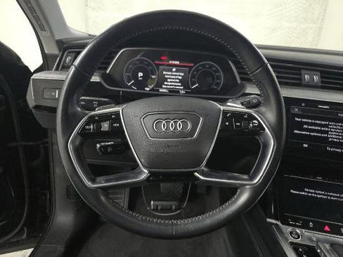 Used 2021 Audi e-tron Prestige w/ Prestige Package image 17