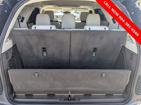 Used 2019 Land Rover Discovery HSE image 19