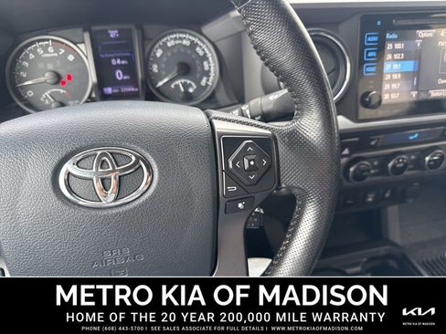 Used 2016 Toyota Tacoma TRD Off-Road w/ Premium & Technology Package image 20
