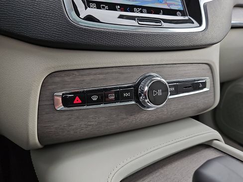 Certified 2023 Volvo XC90 B6 Plus image 16
