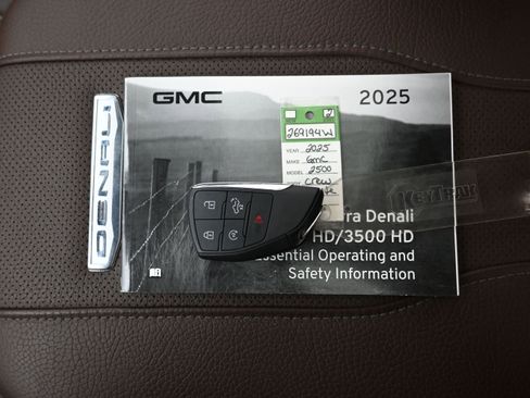 Used 2025 GMC Sierra 2500 Denali w/ Denali Reserve Package AWD/4WD image 20