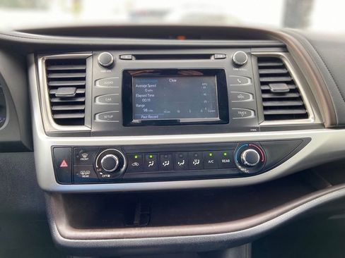 Used 2019 Toyota Highlander LE FWD image 29