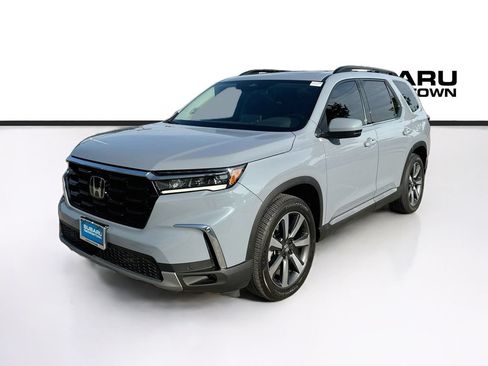 Used 2024 Honda Pilot Touring image 3