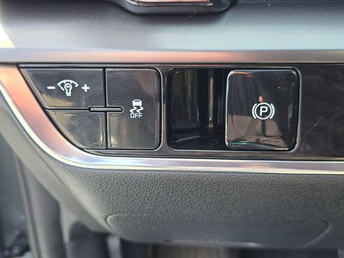Used 2025 Kia Sportage EX FWD image 17