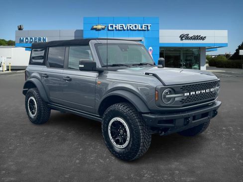 Used 2021 Ford Bronco Badlands image 3