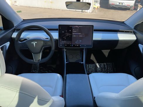 Used 2020 Tesla Model Y Long Range image 16