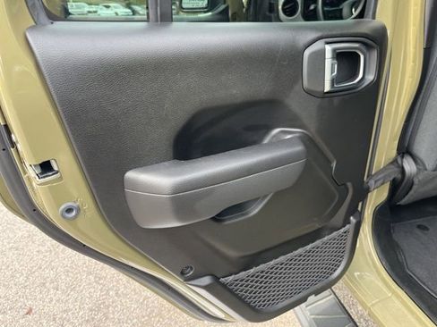 Used 2025 Jeep Gladiator Sport AWD/4WD image 11