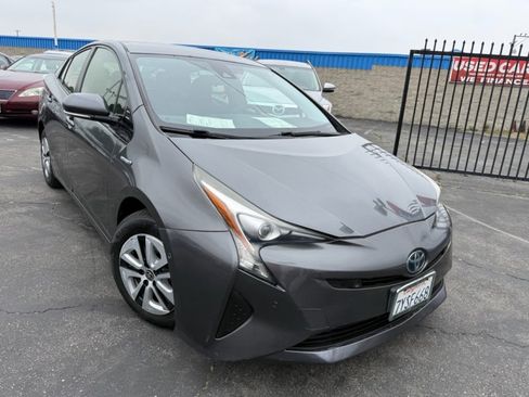 Used 2017 Toyota Prius Two w/ Prius Two Safety Plus Package FWD image 5