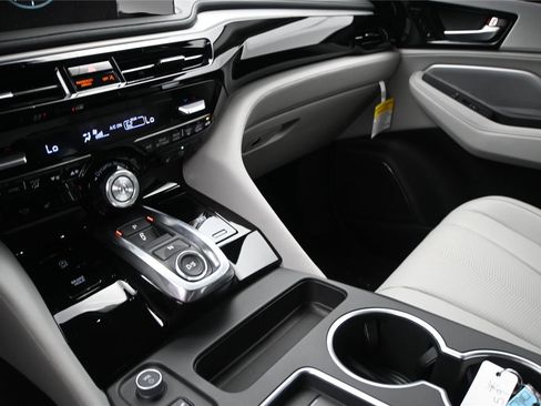 Certified 2026 Acura MDX FWD w/ Technology Package image 4