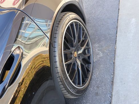 Used 2018 Porsche Panamera 4S image 21