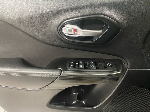 Used 2014 Jeep Cherokee Latitude image 9