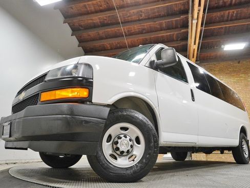 Used 2019 Chevrolet Express 3500 LS image 3