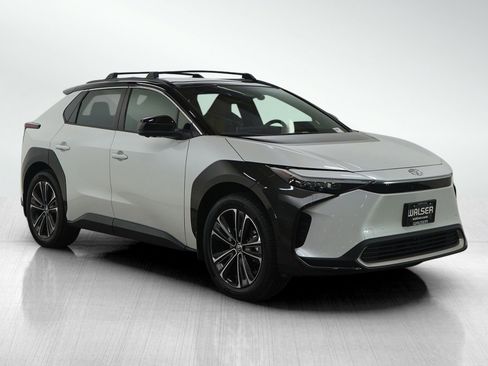 Used 2023 Toyota bZ4X Limited image 7