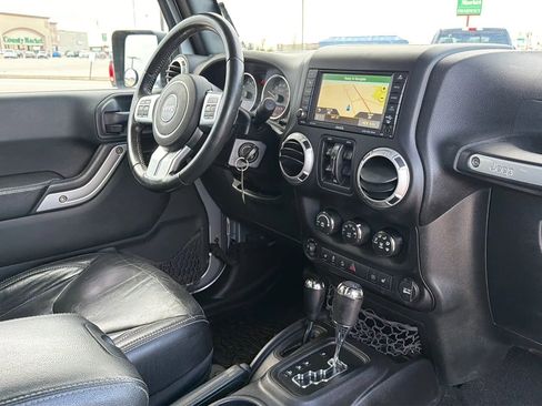 Used 2016 Jeep Wrangler Unlimited Rubicon image 96